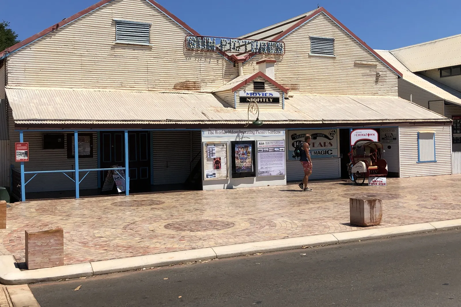Dřevěná fasáda Sun Pictures, kina pod širým nebem v Chinatownu, Broome